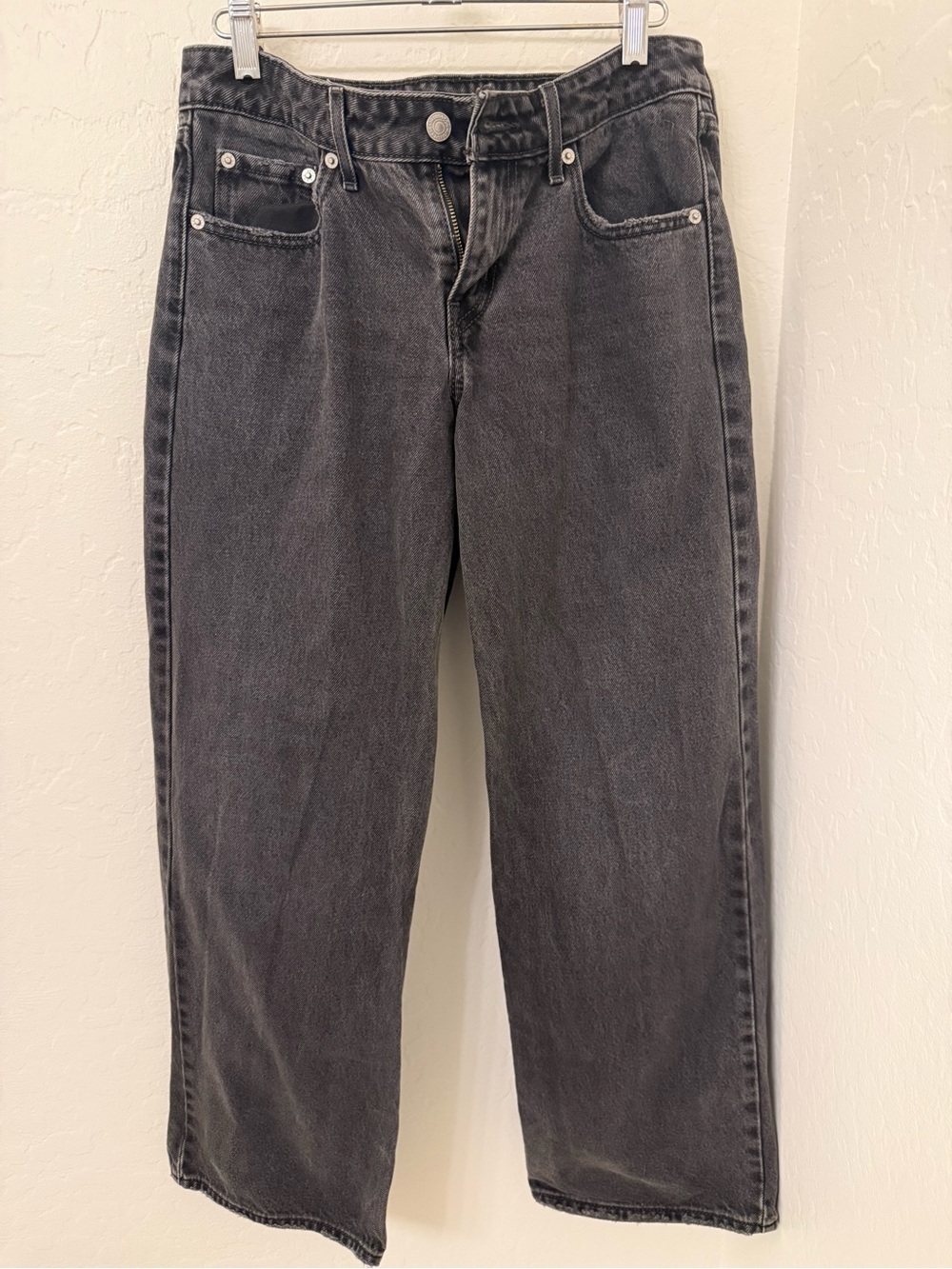LEVIS Low Loose Black Straight-Leg Jeans. Size 26. Excellent condition!